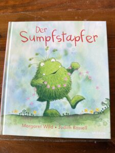 Dunkelrot Rezi Der Sumpfstampfer. Illustration einer grünen Phantasiefigur