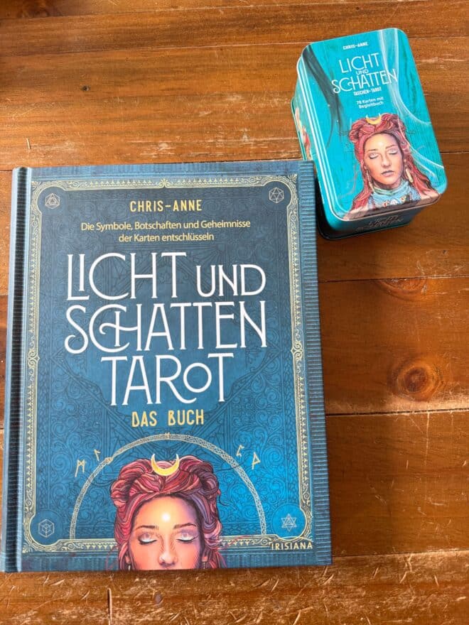 Licht und Schatten Tarot von Chris-Anne Rezi auf dunkelrot.de