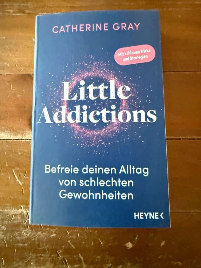 Little Addictions von Chaterine Gray Rezi auf dunkelrot.de