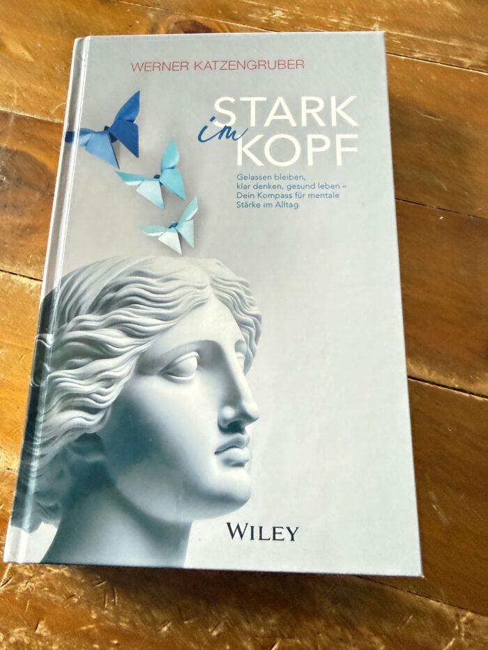 Rezension: Stark im Kopf von Werner Katzengruber 6 Stark im Kopf von Werner Katzengruber
Rezi auf dunkelrot.de