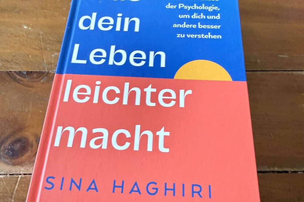 Was dein Leben leichter macht von Sina Haghiri Rezi auf dunkelrot.de