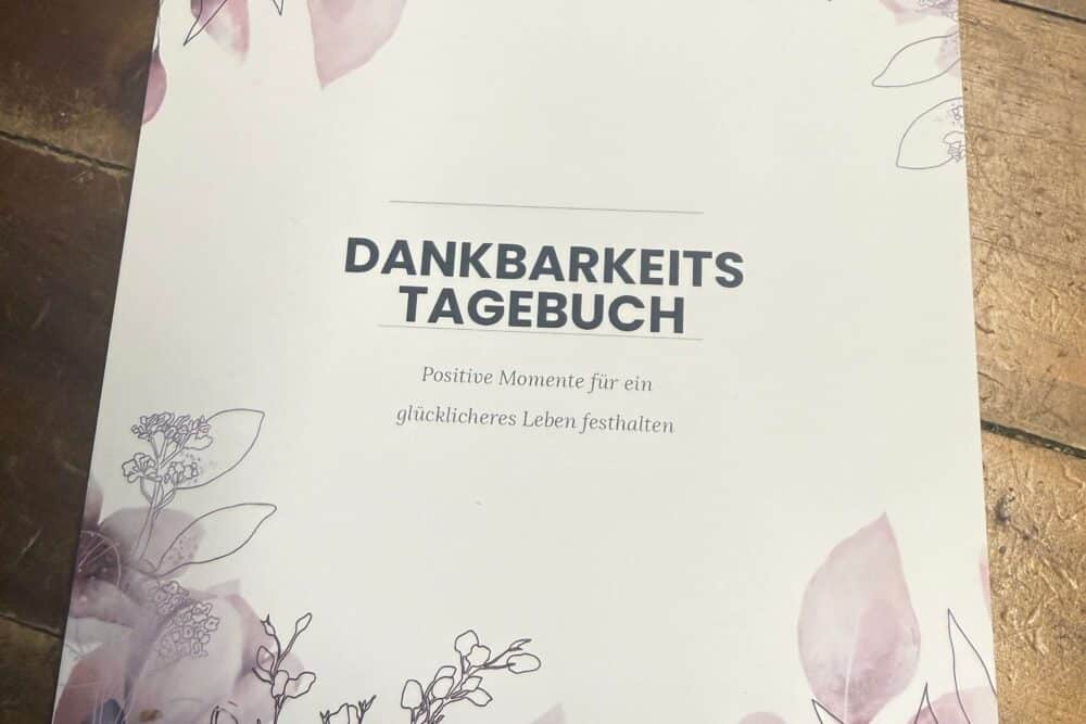 Dankbarkeitstagebuch von Lune & Leaf Journals Rezi auf dunkelrot.de