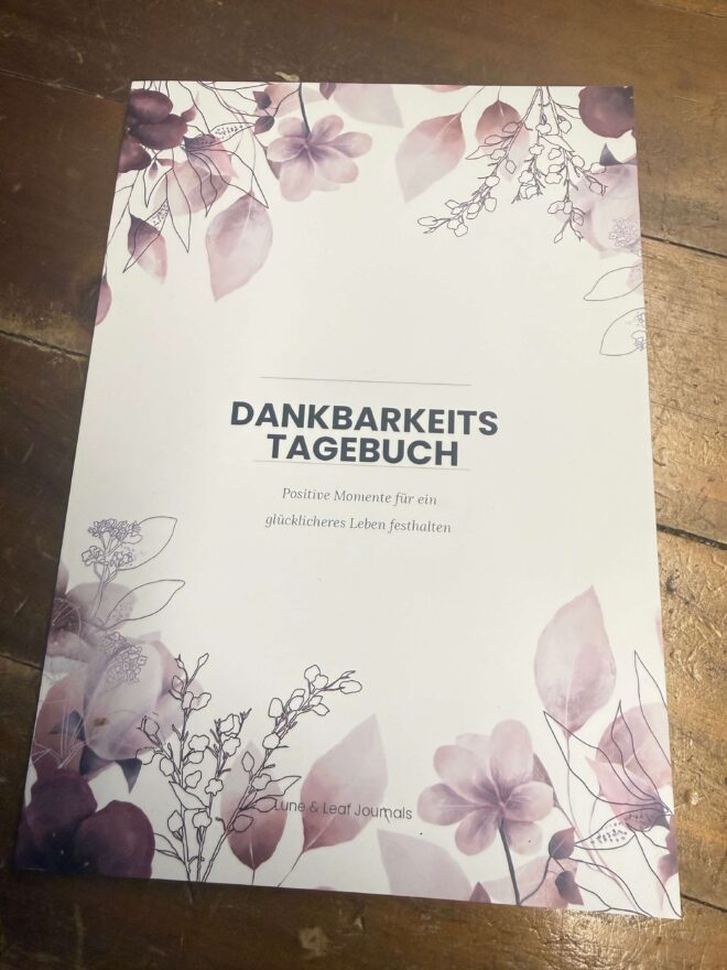 Dankbarkeitstagebuch von Lune & Leaf Journals Rezi auf dunkelrot.de