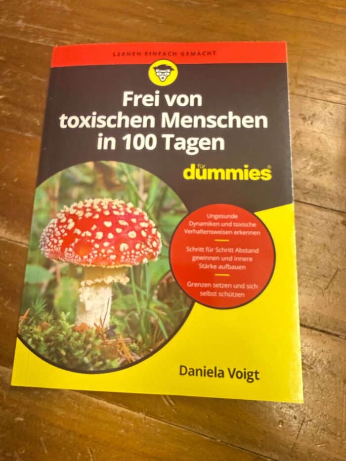 Frei von toxischen Menschen in 100 Tagen von Daniela Voigt Rezi auf dunkelrot.de
