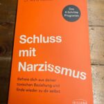 Schluss mit Narzissmus von Dr. Alina Kastner Rezi auf dunkelrot.de