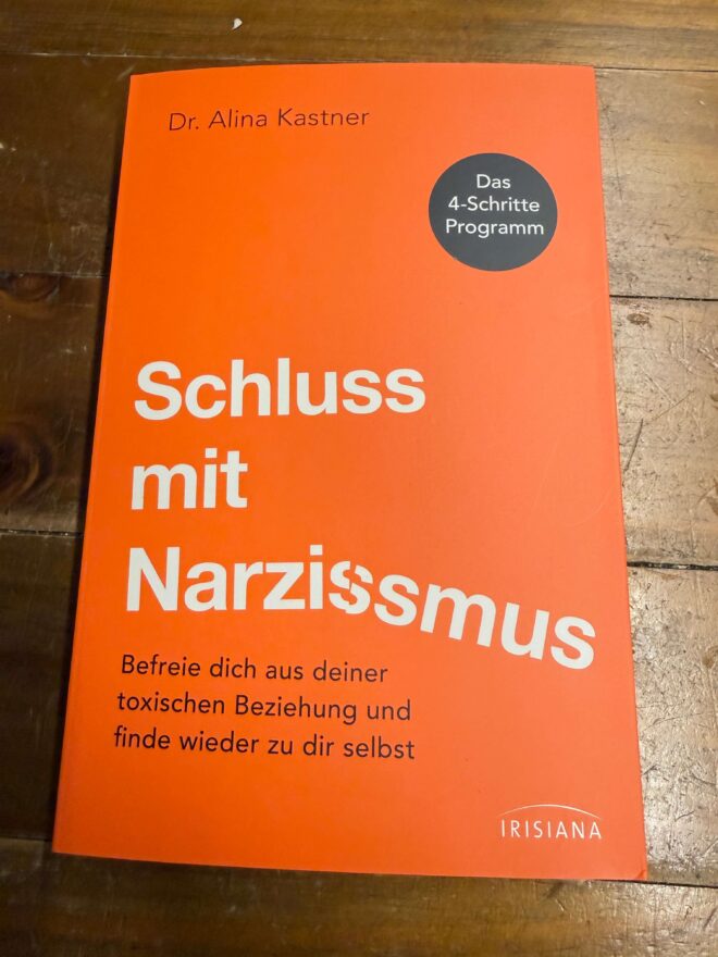 Schluss mit Narzissmus von Dr. Alina Kastner Rezi auf dunkelrot.de