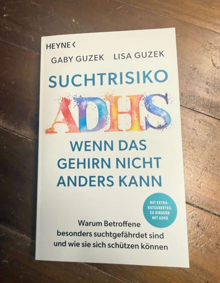 Suchtrisiko ADHS – Wenn das Gehirn nicht anders kann von Gaby Guzek und Lisa Guzek Rezi auf dunkelrot.de