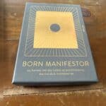 Born Manifestor Rezension: Kartendeck von Nina Brockmann