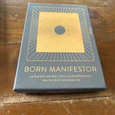 Born Manifestor Rezension: Kartendeck von Nina Brockmann