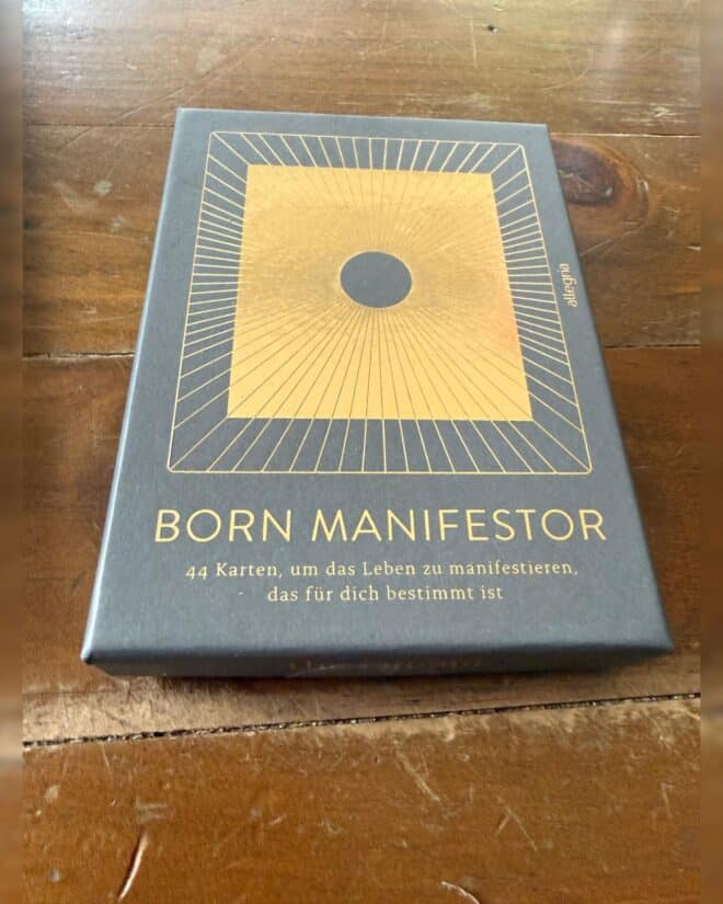 Born Manifestor Rezension: Kartendeck von Nina Brockmann