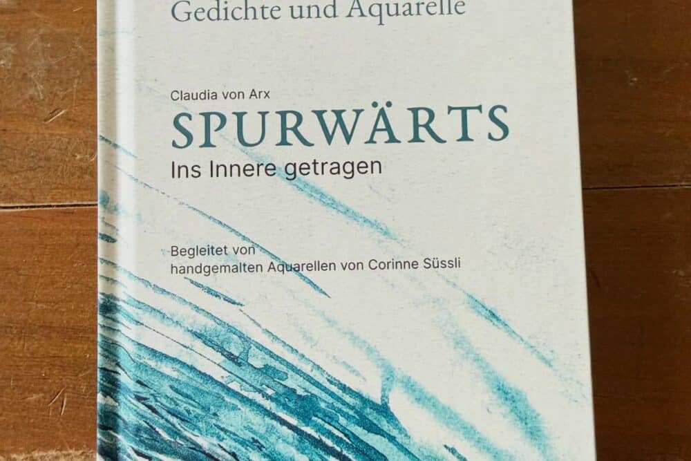 Spurwärts Rezension: Cover des Gedicht- und Aquarellbands Spurwärts – Ins Innere getragen von Claudia von Arx
