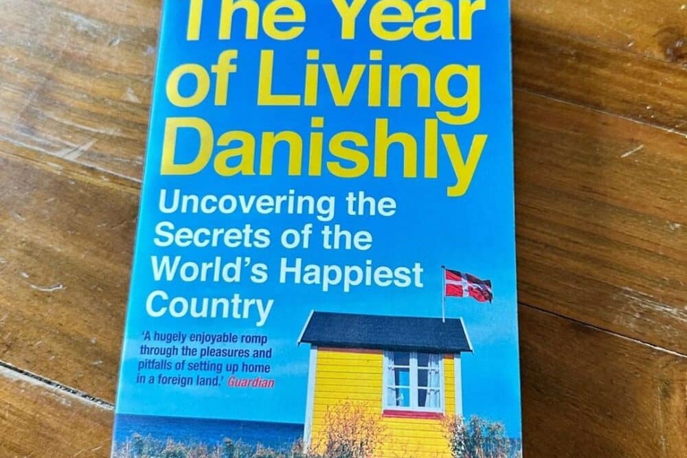 The Year of Living Danishly Rezension: Cover des Buchs von Helen Russell