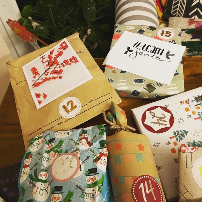 Weihnachten aus meinem Antiquariat 3 Nummerierte Päckchen und Karten eines selbst gepackten Adventskalenders